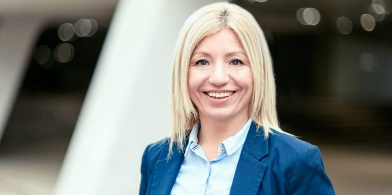 Депутатка на Хр. Иванов минира преговорите. Симпатизанти я навикаха